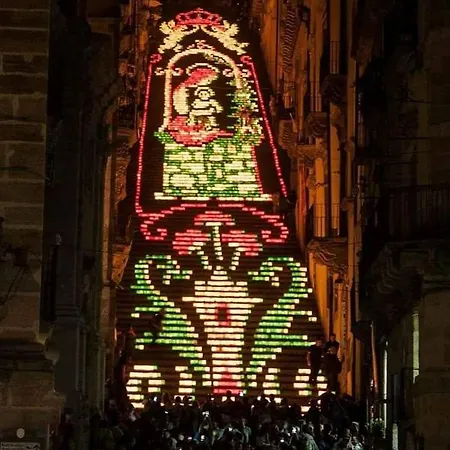 Casa La Ninfea Intera Casa ベッド・アンド・ブレックファスト カルタジローネ